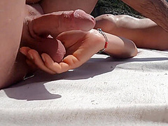 Une Fille Nous Regarde Nous Masturber Mutuellement Nue A Plage Publique Juicy July Sexe Publique