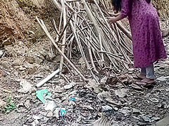 Aunty Ne Help Ke Badle Padosi Ko Apni Chut Chodi