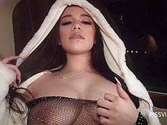 GIANNA DIOR AND SAVANNAH SIXX PLAY WITH THEIR PUSSY'S IN A LATENIGHT RIDE - PissVids