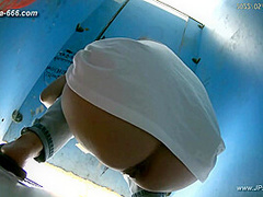 chinese girls go to toilet.317