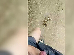 Masturbando na rua - PissVids