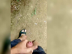 Masturbando na rua - PissVids