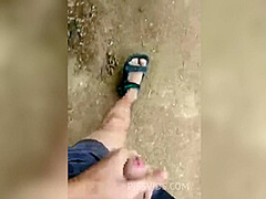 Masturbando na rua - PissVids