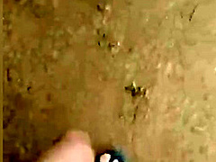 Masturbando na rua - PissVids