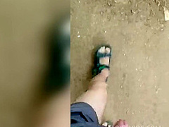 Masturbando na rua - PissVids