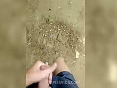 Masturbando na rua - PissVids