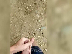 Masturbando na rua - PissVids