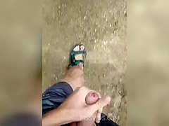 Masturbando na rua - PissVids