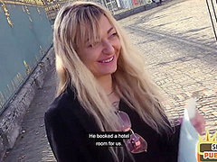 Skinny sex date babe sucks outdoor in public be4 fucked