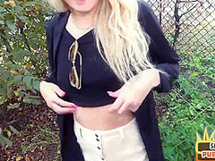 Skinny sex date babe sucks outdoor in public be4 fucked