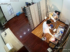 Hackers use the camera to remote monitoring of a lover's home life.615