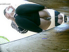 chinese girls go to toilet.318