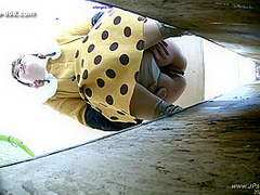 chinese girls go to toilet.318