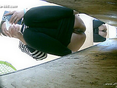 chinese girls go to toilet.318