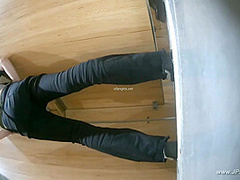 chinese girls go to toilet.319