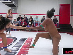 Public lez wrestlers facesitting and fighting in arena