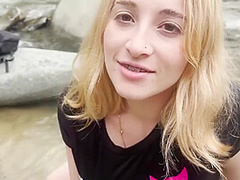 Hermosa Rubia Es Vista Banandose Libre Parte 1