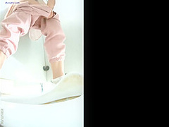 chinese girls go to toilet.321