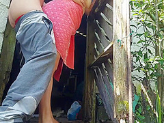 Chuveiro Nao Funciona, Mulher Casada Pede Ajuda Ao Zelador Da Fazenda Usando Apenas Uma Toalha E Paga Com Sexo 10 Min