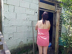 Chuveiro Nao Funciona, Mulher Casada Pede Ajuda Ao Zelador Da Fazenda Usando Apenas Uma Toalha E Paga Com Sexo 10 Min