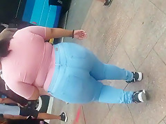 Huge Buttocks Bbw Latina In Tight Jeans