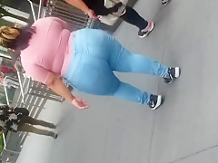 Huge Buttocks Bbw Latina In Tight Jeans