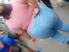 Huge Buttocks Bbw Latina In Tight Jeans