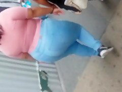 Huge Buttocks Bbw Latina In Tight Jeans