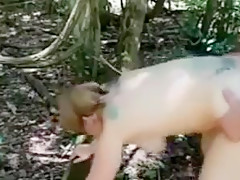 Agosto 2017 coppia si lascia filmare  parco lambro