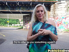 Real cougar pulled and fooled by agent