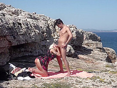 MILFs Gets Her Ass Fucked Outdoor