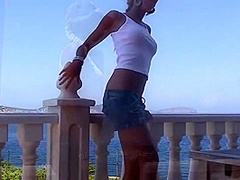 Paulas fingering show for the photographer.
