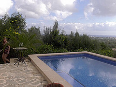 Chanie Sky In Hart Gefickt Am Pool