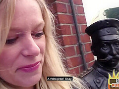 Public amateur babe sucks sex date guy outdoor before fucked