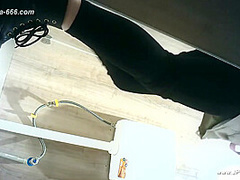 chinese girls go to toilet.322