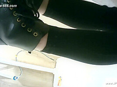 chinese girls go to toilet.322