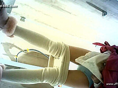 chinese girls go to toilet.322
