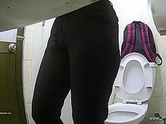 chinese girls go to toilet.323