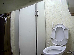 chinese girls go to toilet.323