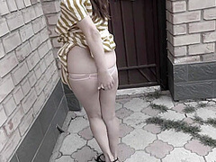 Milf Walked With A Butt Plug In Her Ass And Then Fucked Her Ass To Orgasm In The Garden