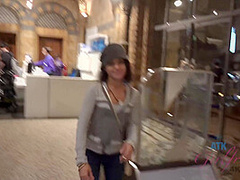 Virtual Vacation London Holly Hendrix 3/6