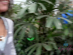 Virtual Vacation London Holly Hendrix 3/6