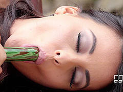 Hot Garden Fingerings - Spanish Senorita Sizzles - PornWorld