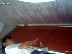 chinese girls go to toilet.497