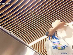 peeping chinese amateur upskirt.203