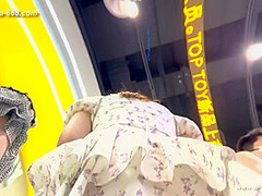 peeping chinese amateur upskirt.205