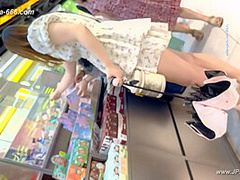 peeping chinese amateur upskirt.205