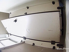 chinese girls go to toilet.324