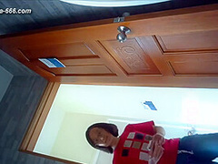 chinese girls go to toilet.325