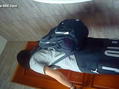 chinese girls go to toilet.325